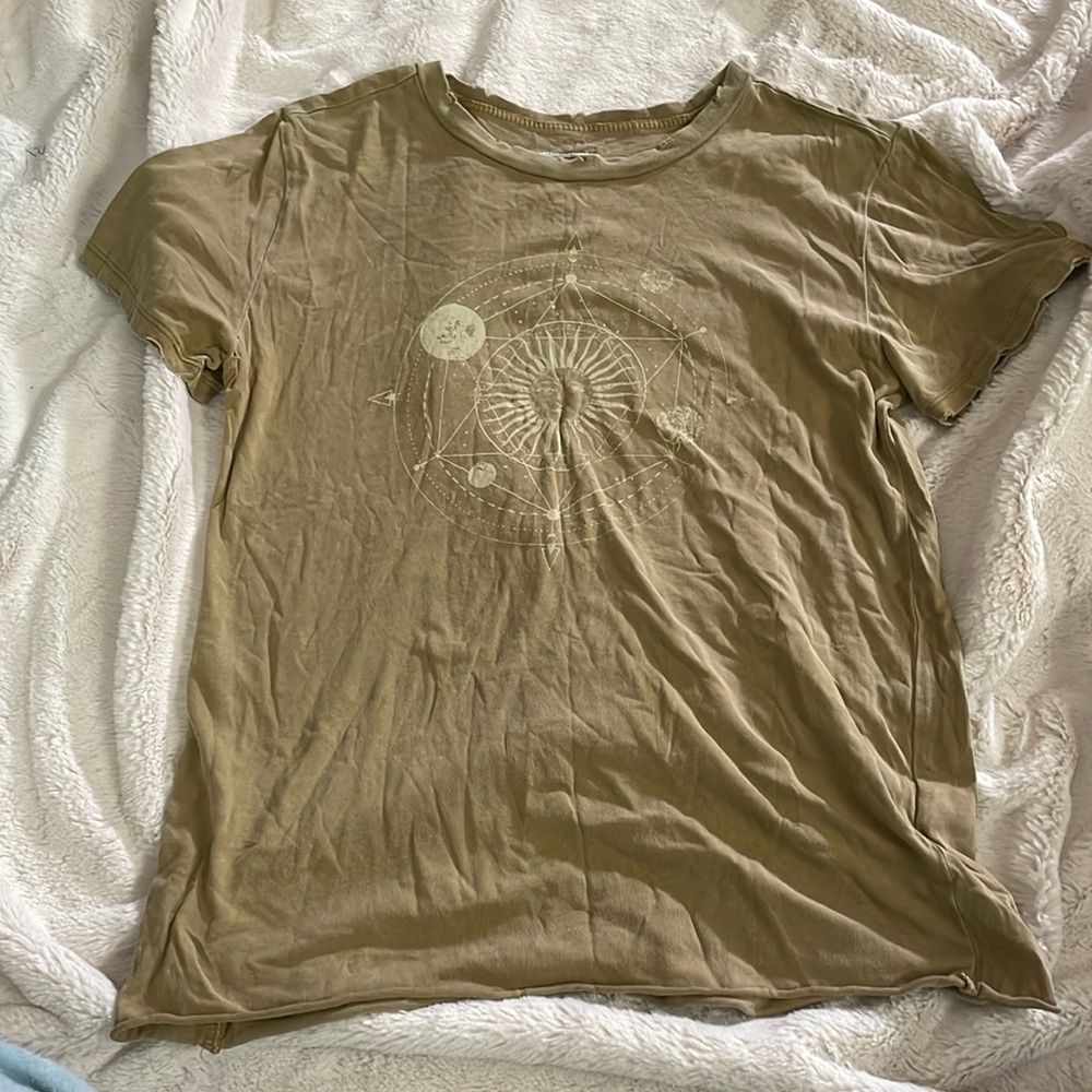 Modish Rebel distressed sun pattern tee